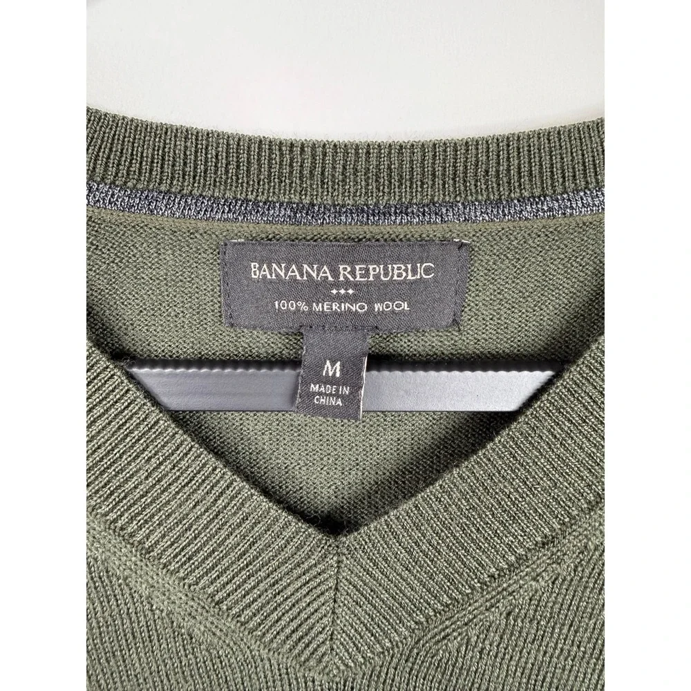 Banana Republic 100% Merino Wool Sweater Men's M Green V-Neck Lightweight